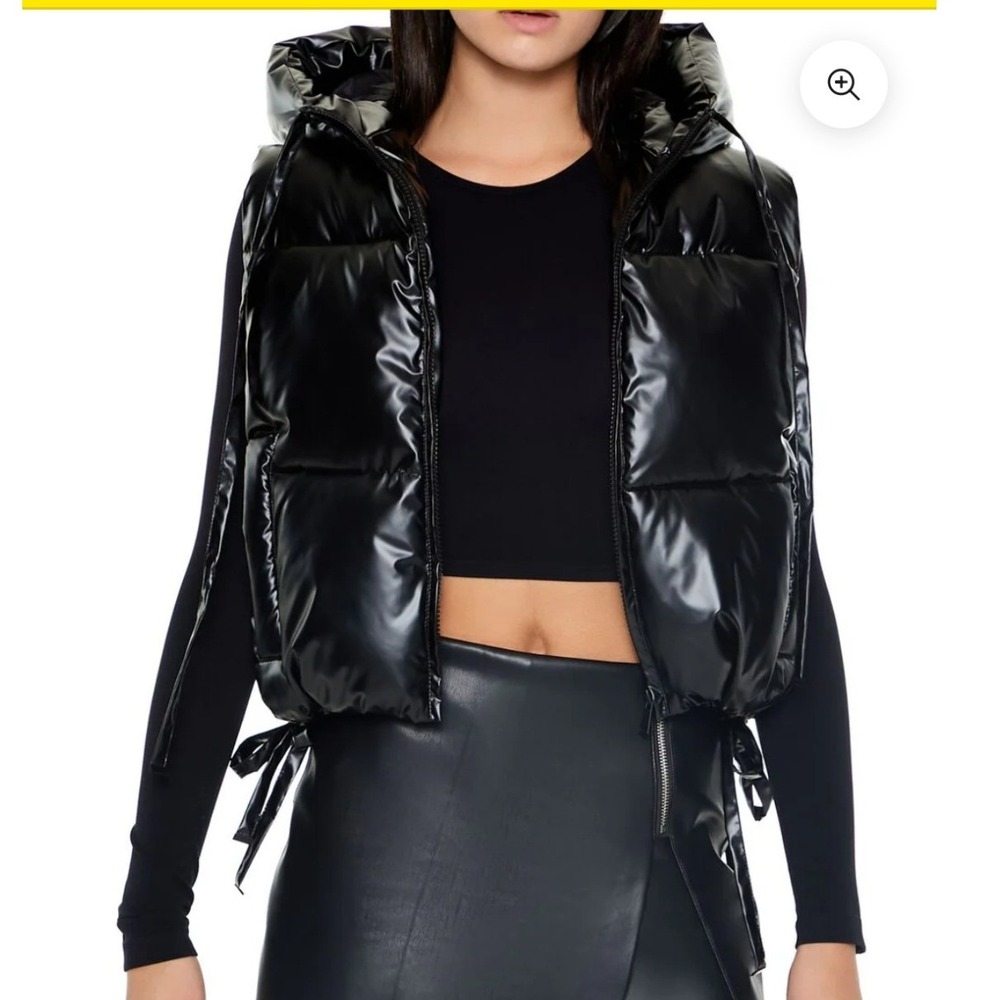 Forever 21 Black Wet Look Cropped Puffer Vest Hooded Zip Front‎ Side Tie Size M